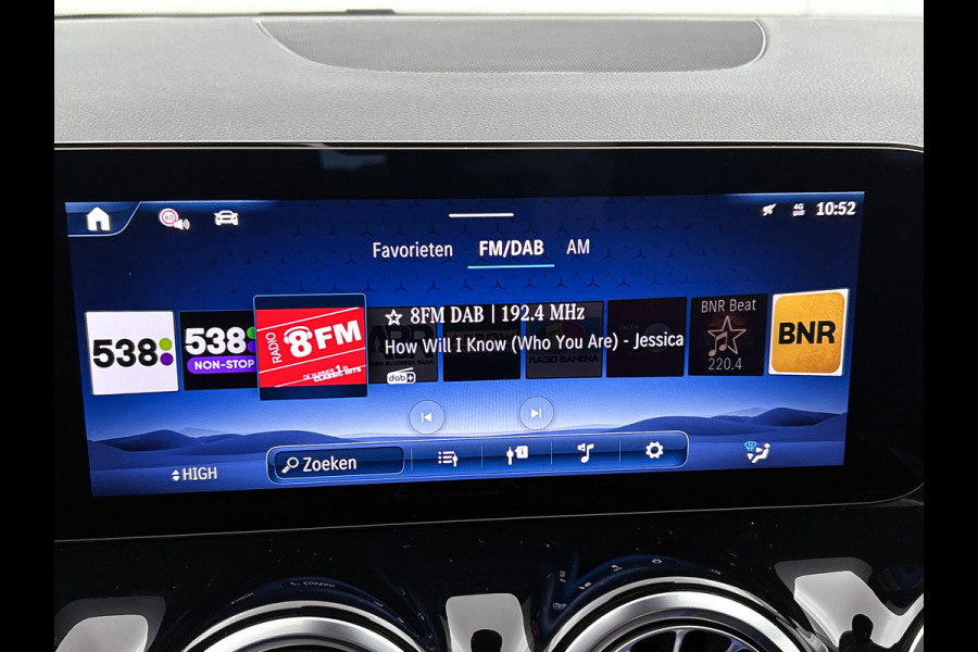 Mercedes-Benz GLA 250 e Plug-In Hybride Trekhaak | Distronic | Sfeerverlichting | Stuur en Stoelverwarming | Ledkoplampen Inclusief 24 maanden MB Certified garantie voor Europa.