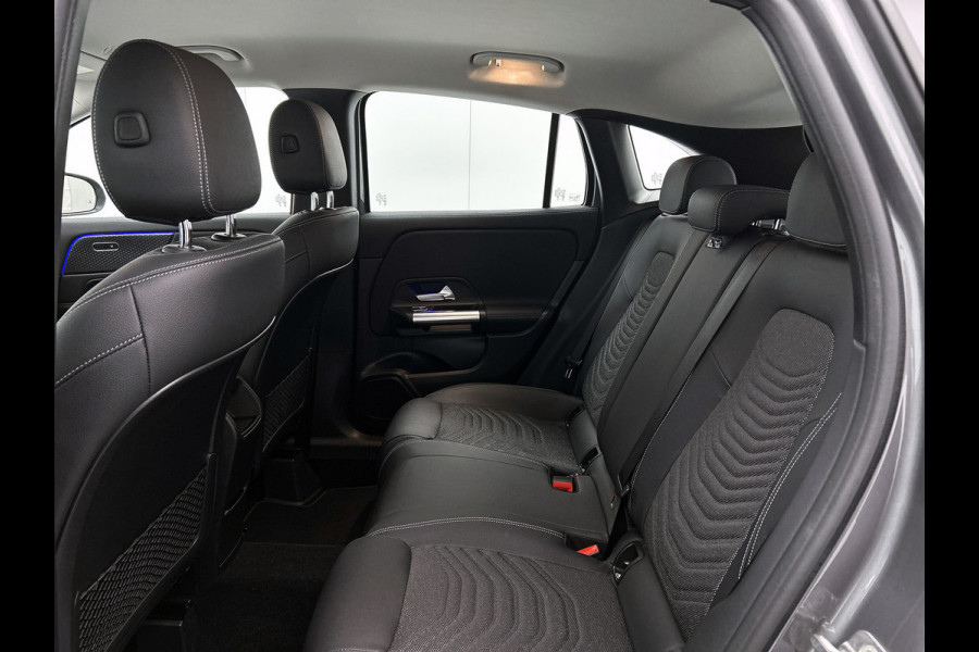 Mercedes-Benz GLA 250 e Plug-In Hybride Trekhaak | Distronic | Sfeerverlichting | Stuur en Stoelverwarming | Ledkoplampen Inclusief 24 maanden MB Certified garantie voor Europa.