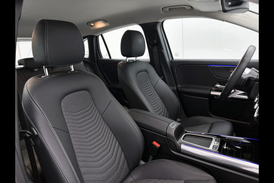 Mercedes-Benz GLA 250 e Plug-In Hybride Trekhaak | Distronic | Sfeerverlichting | Stuur en Stoelverwarming | Ledkoplampen Inclusief 24 maanden MB Certified garantie voor Europa.