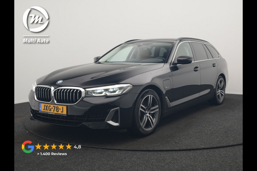 BMW 5 Serie Touring 530e Luxury Line Plug In Hybrid 293pk Dealer O.H PHEV | Trekhaak Af Fabriek | Camera | Comfortstoelen Memory & Verwarmd | Cruise Control | Apple Carplay | Navigatie | Virtual | DAB | 18" L.M | BMW LED |