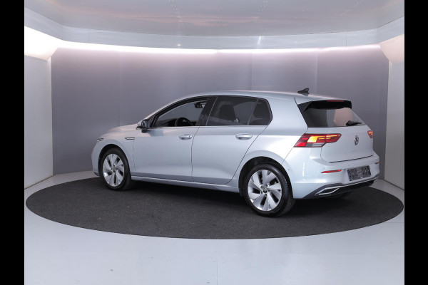 Volkswagen Golf 1.5 eTSI Style 130 PK DSG (Automaat) | Navigatie | Stoel- en stuurverwarming | keyless entry | Parkeer camera | Standkachel |