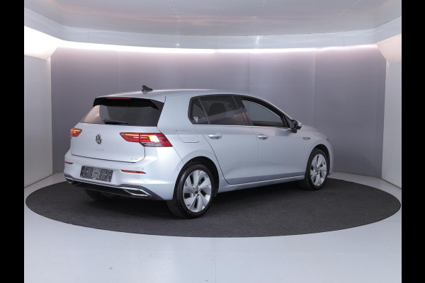 Volkswagen Golf 1.5 eTSI Style 130 PK DSG (Automaat) | Navigatie | Stoel- en stuurverwarming | keyless entry | Parkeer camera | Standkachel |