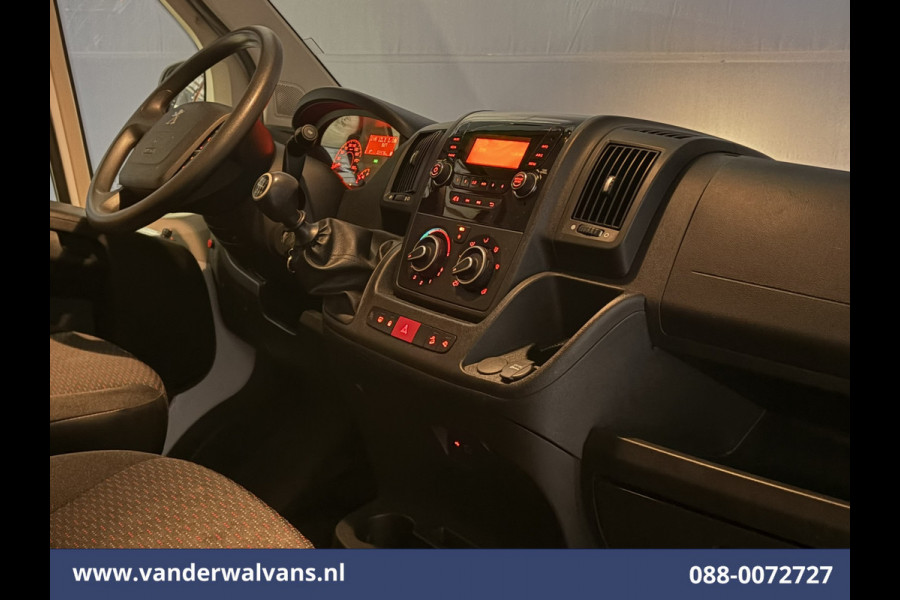 Peugeot Boxer 2.2 BlueHDi 141pk Bakwagen Laadklep Euro6 Airco | Cruisecontrol | 955kg laadvermogen Bijrijdersbank