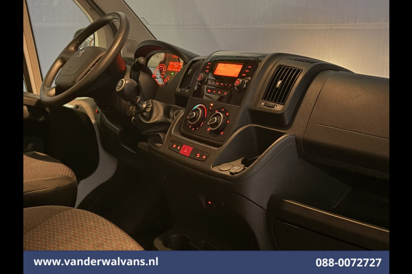 Peugeot Boxer 2.2 BlueHDi 141pk Bakwagen Laadklep Euro6 Airco | Cruisecontrol | 955kg laadvermogen Bijrijdersbank