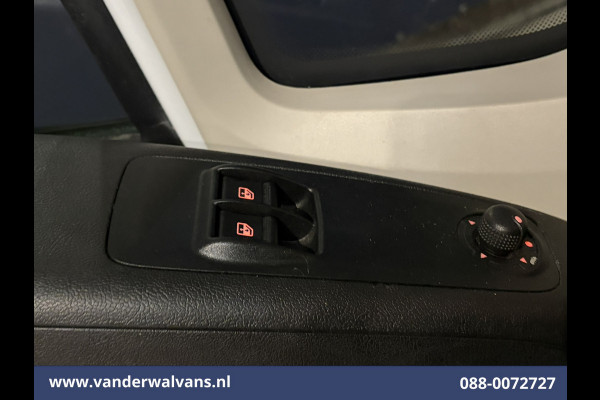 Peugeot Boxer 2.2 BlueHDi 141pk Bakwagen Laadklep Euro6 Airco | Cruisecontrol | 955kg laadvermogen Bijrijdersbank