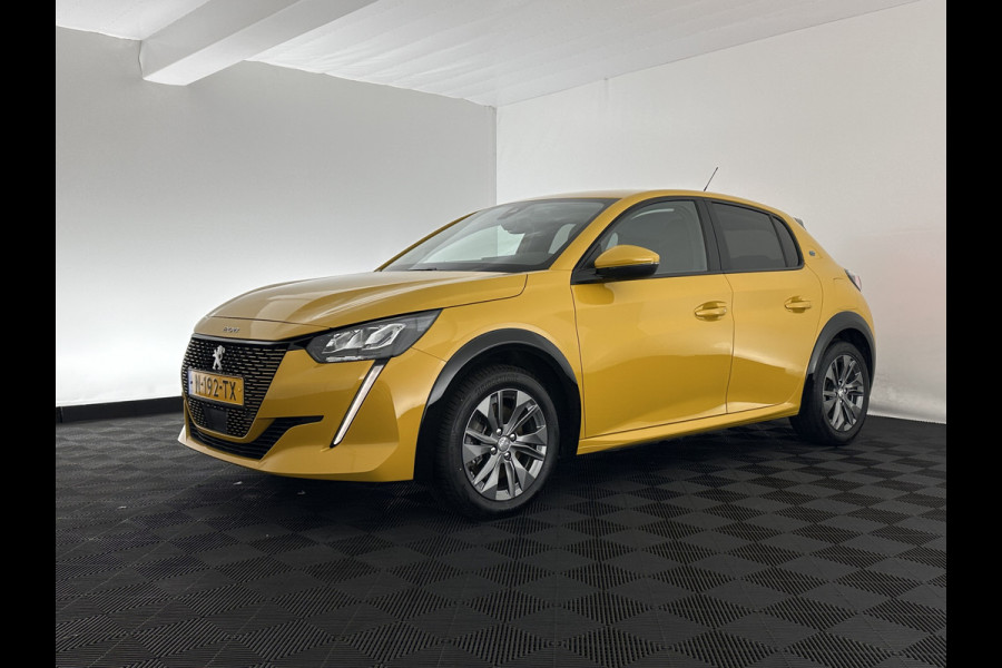 Peugeot e-208 EV Allure Pack 50 kWh (3-Fase-11kW) {SOH-89%} Aut.*HEATPUMP | LEATHER-FABRIC | FULL-LED | DIGI-COCKPIT | BLINDSPOT | CAMERA | AMBIENTLIGHT | NAVI-FULLMAP | LANE-ASSIST | KEYLESS | DAB | PRIVACYGLASS | HEATED-SPORTSEATS | CARPLAY | 16"ALU