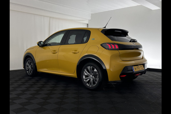 Peugeot e-208 EV Allure Pack 50 kWh (3-Fase-11kW) {SOH-89%} Aut.*HEATPUMP | LEATHER-FABRIC | FULL-LED | DIGI-COCKPIT | BLINDSPOT | CAMERA | AMBIENTLIGHT | NAVI-FULLMAP | LANE-ASSIST | KEYLESS | DAB | PRIVACYGLASS | HEATED-SPORTSEATS | CARPLAY | 16"ALU