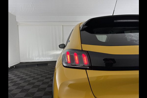 Peugeot e-208 EV Allure Pack 50 kWh (3-Fase-11kW) {SOH-89%} Aut.*HEATPUMP | LEATHER-FABRIC | FULL-LED | DIGI-COCKPIT | BLINDSPOT | CAMERA | AMBIENTLIGHT | NAVI-FULLMAP | LANE-ASSIST | KEYLESS | DAB | PRIVACYGLASS | HEATED-SPORTSEATS | CARPLAY | 16"ALU