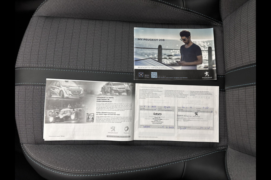 Peugeot e-208 EV Allure Pack 50 kWh (3-Fase-11kW) {SOH-89%} Aut.*HEATPUMP | LEATHER-FABRIC | FULL-LED | DIGI-COCKPIT | BLINDSPOT | CAMERA | AMBIENTLIGHT | NAVI-FULLMAP | LANE-ASSIST | KEYLESS | DAB | PRIVACYGLASS | HEATED-SPORTSEATS | CARPLAY | 16"ALU