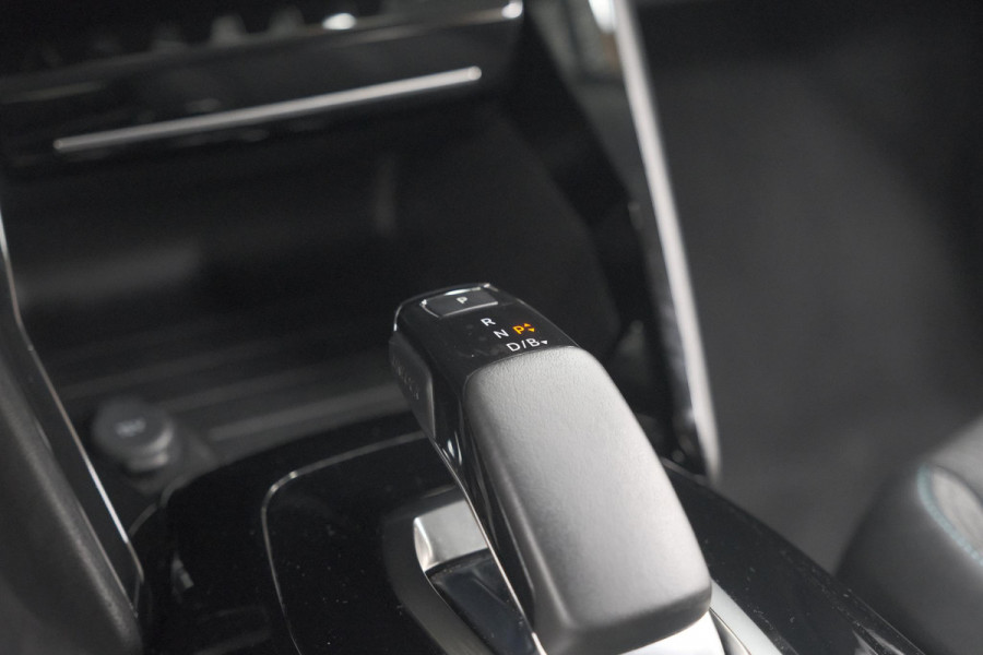 Peugeot e-2008 EV Allure 50 kWh | SOH=96.7 % | 3 Fase Laadfunctie | Camera | Navigatie | Parkeersensoren | Apple Carplay