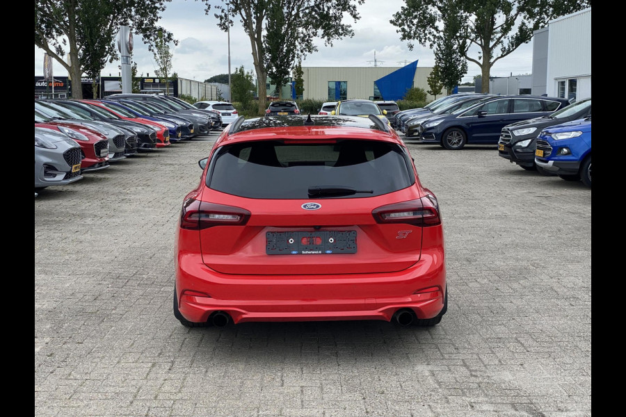 Ford FOCUS Wagon 2.3 EcoBoost ST-X Automaat 280pk! | Panoramadak | Afneembare trekhaak | Winter Pack | Standkachel | AGR-stoelen | Bang&Olufsen | Elektrische achterklep | Head up Display | Matrix LED