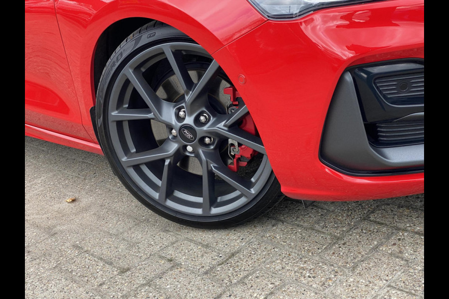 Ford FOCUS Wagon 2.3 EcoBoost ST-X Automaat 280pk! | Panoramadak | Afneembare trekhaak | Winter Pack | Standkachel | AGR-stoelen | Bang&Olufsen | Elektrische achterklep | Head up Display | Matrix LED
