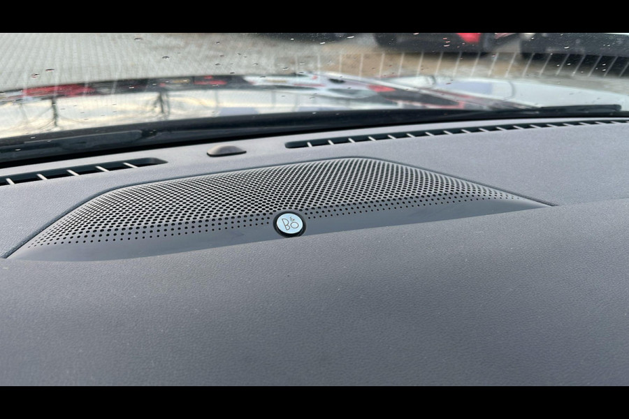 Ford Kuga 2.5 PHEV ST-Line X 243pk | Driver Assistance Pack | Panorama dak | Winterpack | Technology Pack | All Weatherbanden | 2.100kg Trekgewicht