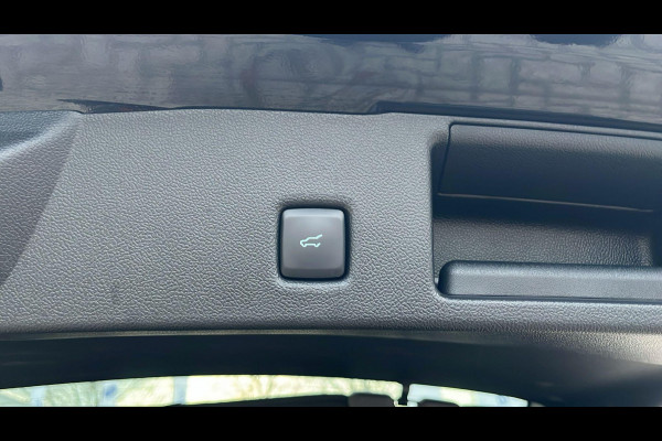 Ford Kuga 2.5 PHEV ST-Line X 243pk | Driver Assistance Pack | Panorama dak | Winterpack | Technology Pack | All Weatherbanden | 2.100kg Trekgewicht