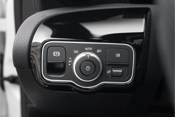 Mercedes-Benz A-Klasse 250 e Business Solution AMG Limited Pano Camera 19"