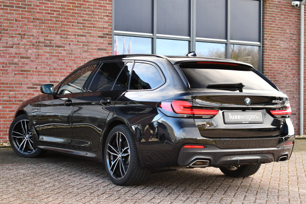 BMW 5 Serie Touring 530e 292pk M-Sport Pano ACC 360 HUD Laser 4wielbest Comf-stoel