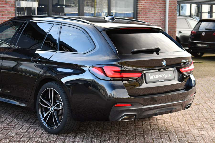 BMW 5 Serie Touring 530e 292pk M-Sport Pano ACC 360 HUD Laser 4wielbest Comf-stoel