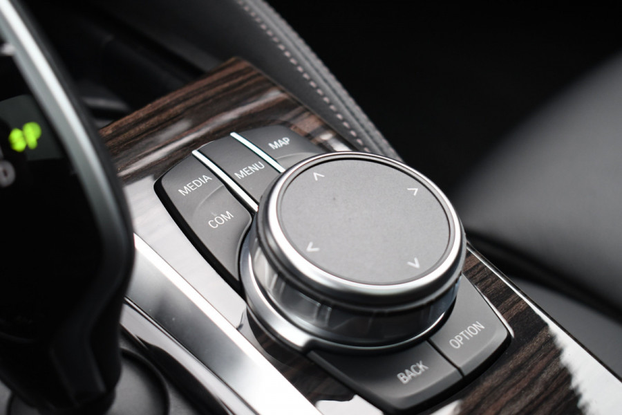 BMW 5 Serie Touring 530e 292pk M-Sport Pano ACC 360 HUD Laser 4wielbest Comf-stoel