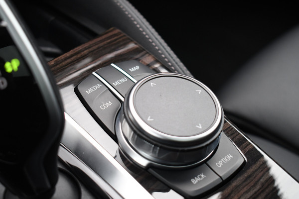 BMW 5 Serie Touring 530e 292pk M-Sport Pano ACC 360 HUD Laser 4wielbest Comf-stoel