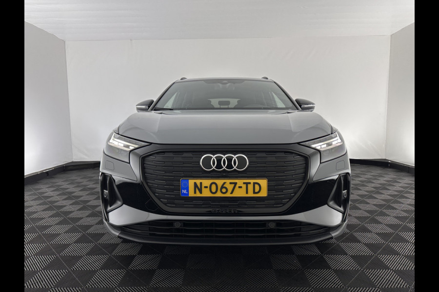 Audi Q4 e-tron 40 S-edition 77 kWh [ 3-Fase-11kW ] {SOH-89%} (INCL-BTW) *HEATPUMP | LEATHER-FABRIC | MATRIX-LED | ADAPTIVE-CRUISE | HEATED-SPORTSEATS | AMBIENTLIGHT | DIGI-COCKPIT | CAMERA | KEYLESS | DAB+ | NAVI-FULLMAP | TOWBAR | PRIVACYGLASS | 20"AL