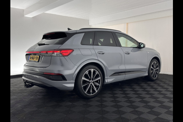 Audi Q4 e-tron 40 S-edition 77 kWh [ 3-Fase-11kW ] {SOH-89%} (INCL-BTW) *HEATPUMP | LEATHER-FABRIC | MATRIX-LED | ADAPTIVE-CRUISE | HEATED-SPORTSEATS | AMBIENTLIGHT | DIGI-COCKPIT | CAMERA | KEYLESS | DAB+ | NAVI-FULLMAP | TOWBAR | PRIVACYGLASS | 20"AL