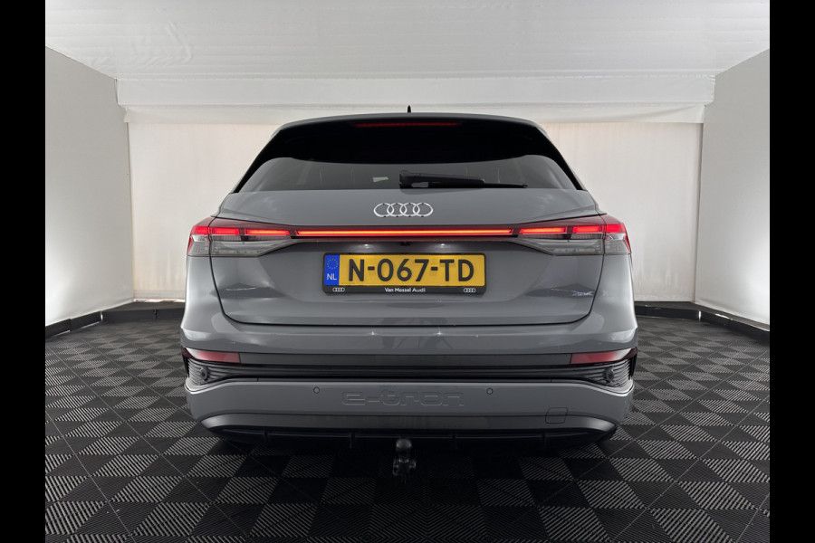 Audi Q4 e-tron 40 S-edition 77 kWh [ 3-Fase-11kW ] {SOH-89%} (INCL-BTW) *HEATPUMP | LEATHER-FABRIC | MATRIX-LED | ADAPTIVE-CRUISE | HEATED-SPORTSEATS | AMBIENTLIGHT | DIGI-COCKPIT | CAMERA | KEYLESS | DAB+ | NAVI-FULLMAP | TOWBAR | PRIVACYGLASS | 20"AL
