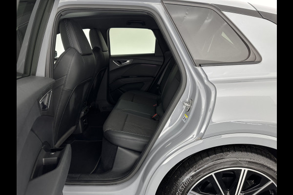 Audi Q4 e-tron 40 S-edition 77 kWh [ 3-Fase-11kW ] {SOH-89%} (INCL-BTW) *HEATPUMP | LEATHER-FABRIC | MATRIX-LED | ADAPTIVE-CRUISE | HEATED-SPORTSEATS | AMBIENTLIGHT | DIGI-COCKPIT | CAMERA | KEYLESS | DAB+ | NAVI-FULLMAP | TOWBAR | PRIVACYGLASS | 20"AL