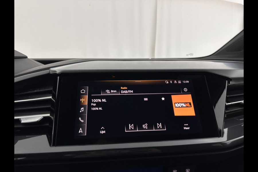 Audi Q4 e-tron 40 S-edition 77 kWh [ 3-Fase-11kW ] {SOH-89%} (INCL-BTW) *HEATPUMP | LEATHER-FABRIC | MATRIX-LED | ADAPTIVE-CRUISE | HEATED-SPORTSEATS | AMBIENTLIGHT | DIGI-COCKPIT | CAMERA | KEYLESS | DAB+ | NAVI-FULLMAP | TOWBAR | PRIVACYGLASS | 20"AL