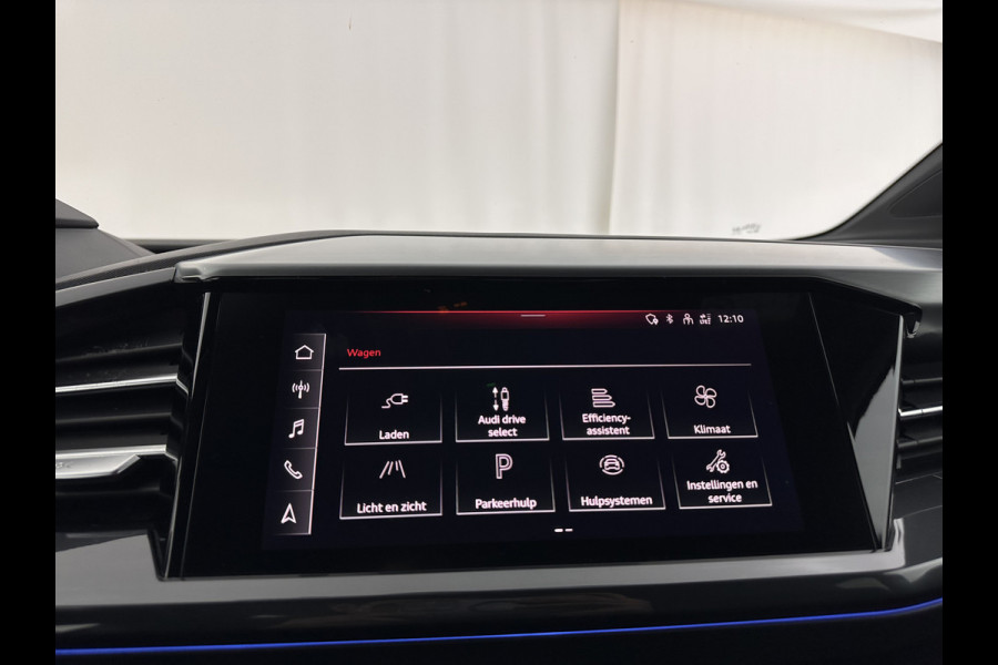 Audi Q4 e-tron 40 S-edition 77 kWh [ 3-Fase-11kW ] {SOH-89%} (INCL-BTW) *HEATPUMP | LEATHER-FABRIC | MATRIX-LED | ADAPTIVE-CRUISE | HEATED-SPORTSEATS | AMBIENTLIGHT | DIGI-COCKPIT | CAMERA | KEYLESS | DAB+ | NAVI-FULLMAP | TOWBAR | PRIVACYGLASS | 20"AL