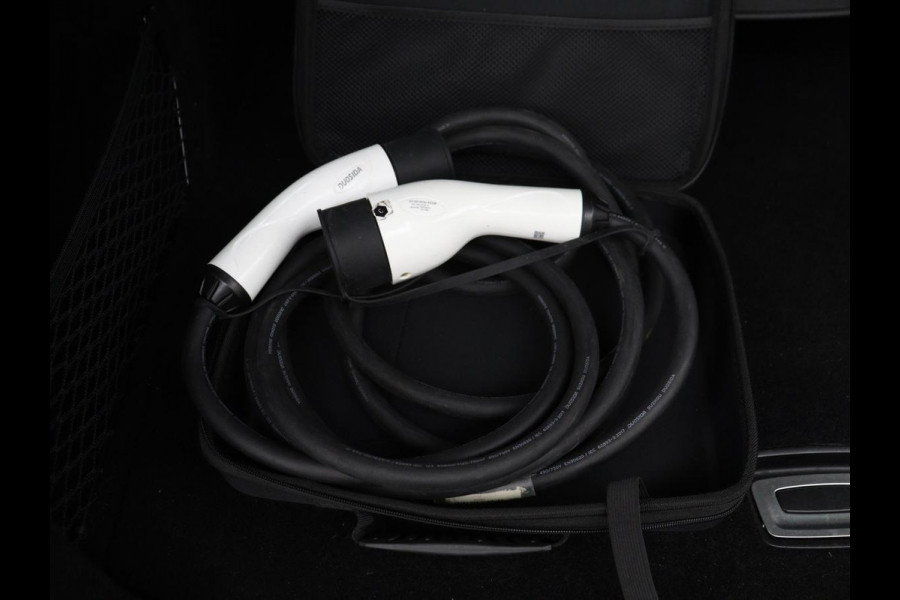 MG Marvel R Luxury 70 kWh | SOH 96% | Panoramadak | Stoelventilatie | Leder | 360 Camera | Adaptive cruise | Wamtepomp | Sfeerverlichting | Stoelverwarming | Carplay | Navigatie | Keyless