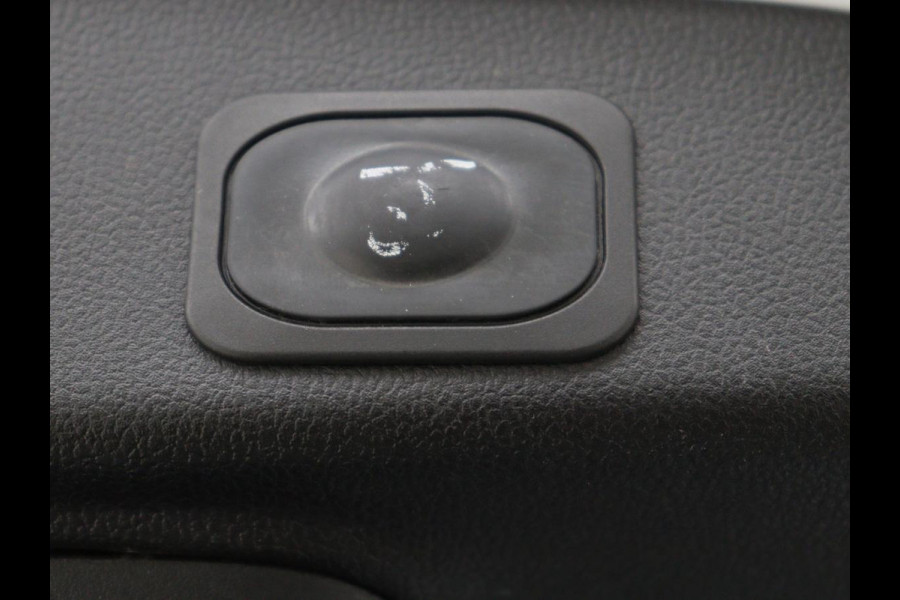 Ford Focus 1.0 EcoBoost Hybrid Titanium X | Stoelverwarming | Camera | Carplay | Digital Cockpit | Stuurverwarming | Keyless | Full LED | Parkeerhulp | Climate control | Cruise control