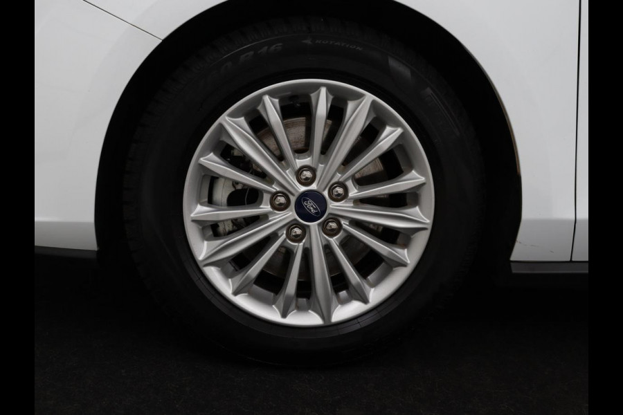 Ford Focus 1.0 EcoBoost Hybrid Titanium X | Stoelverwarming | Camera | Carplay | Digital Cockpit | Stuurverwarming | Keyless | Full LED | Parkeerhulp | Climate control | Cruise control