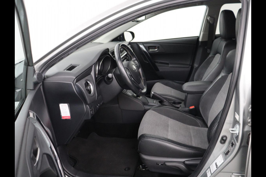 Toyota Auris 1.8 Hybrid Executive | Stoelverwarming | Half leder | Navigatie | Keyless | Climate control | Cruise control | Parkeerhulp
