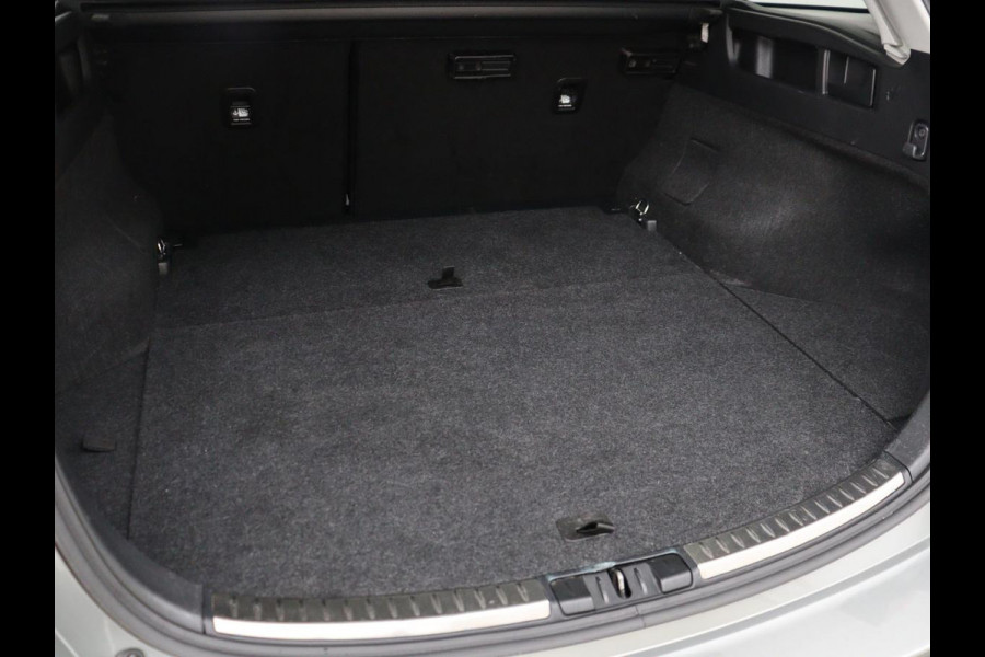 Toyota Auris 1.8 Hybrid Executive | Stoelverwarming | Half leder | Navigatie | Keyless | Climate control | Cruise control | Parkeerhulp