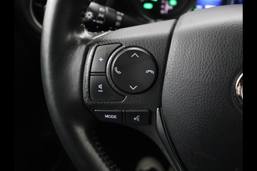 Toyota Auris 1.8 Hybrid Executive | Stoelverwarming | Half leder | Navigatie | Keyless | Climate control | Cruise control | Parkeerhulp