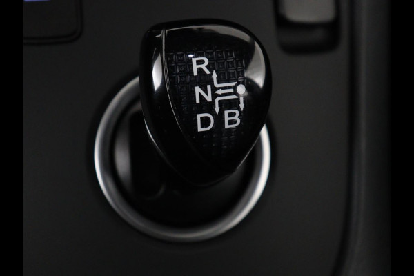 Toyota Auris 1.8 Hybrid Executive | Stoelverwarming | Half leder | Navigatie | Keyless | Climate control | Cruise control | Parkeerhulp