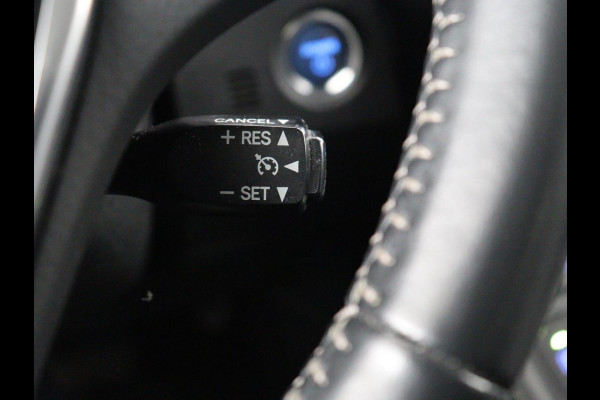 Toyota Auris 1.8 Hybrid Executive | Stoelverwarming | Half leder | Navigatie | Keyless | Climate control | Cruise control | Parkeerhulp