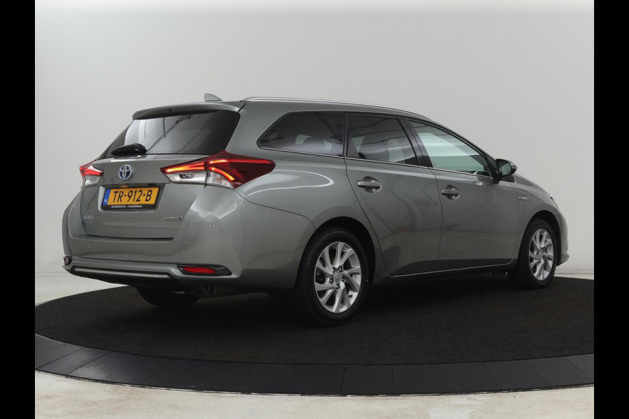 Toyota Auris 1.8 Hybrid Executive | Stoelverwarming | Half leder | Navigatie | Keyless | Climate control | Cruise control | Parkeerhulp