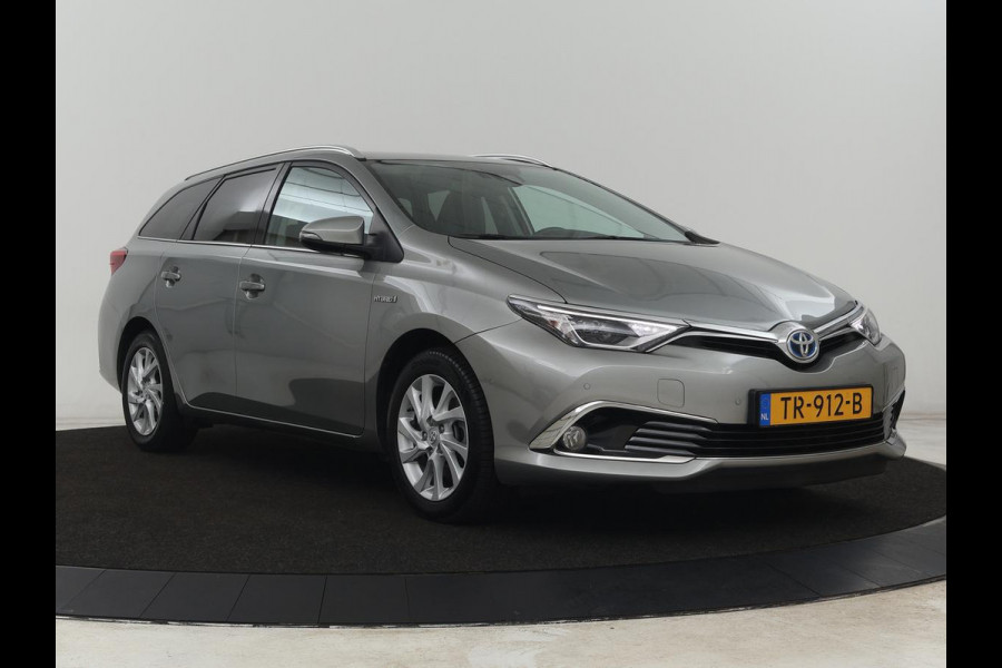 Toyota Auris 1.8 Hybrid Executive | Stoelverwarming | Half leder | Navigatie | Keyless | Climate control | Cruise control | Parkeerhulp
