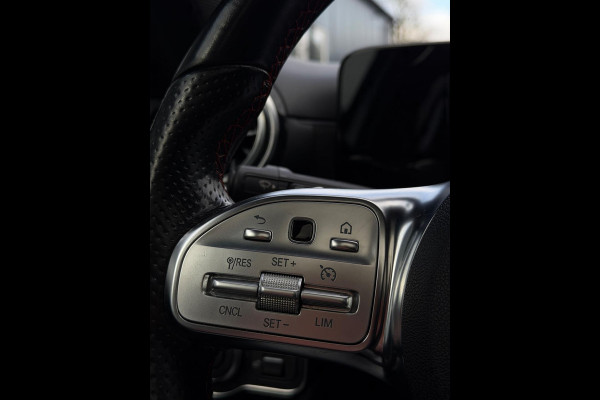 Mercedes-Benz A-Klasse 200 AMG Pakket Panorama CarPlay