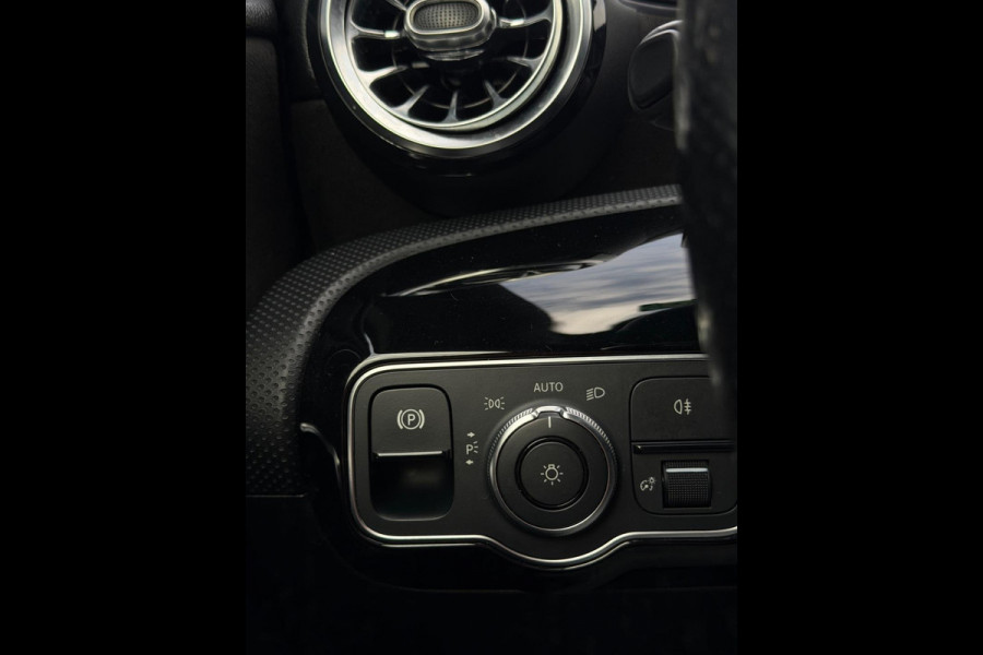 Mercedes-Benz A-Klasse 200 AMG Pakket Panorama CarPlay
