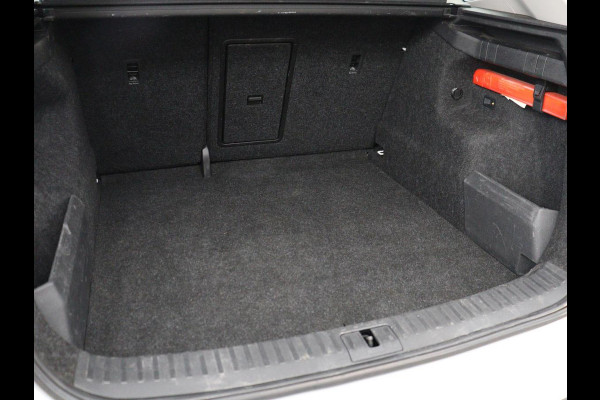 Škoda ENYAQ iV 60 | SOH 92% | Trekhaak | Half leder | Sfeerverlichting | Carplay | Navigatie | 19'' | Cruise control | Parkeerhulp | Full LED