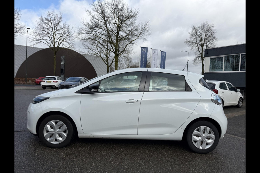 Renault ZOE R90 Life 41 kWh KOOPACCU | SOH 88% | 3-FASE LADER | RENAULT DEALER ONDERHOUDEN | NAVIGATIE | PARKEERSENSOREN | ORIGINEEL NL AUTO (NAP) | CLIMATE CONTROL | RIJKLAAR GELEVERD MET 12 MND BOVAG GARANTIE |