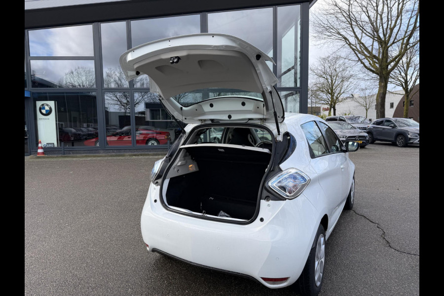 Renault ZOE R90 Life 41 kWh KOOPACCU | SOH 88% | 3-FASE LADER | RENAULT DEALER ONDERHOUDEN | NAVIGATIE | PARKEERSENSOREN | ORIGINEEL NL AUTO (NAP) | CLIMATE CONTROL | RIJKLAAR GELEVERD MET 12 MND BOVAG GARANTIE |