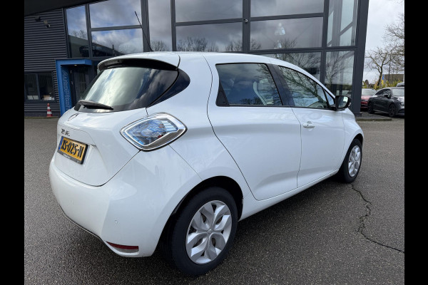 Renault ZOE R90 Life 41 kWh KOOPACCU | SOH 88% | 3-FASE LADER | RENAULT DEALER ONDERHOUDEN | NAVIGATIE | PARKEERSENSOREN | ORIGINEEL NL AUTO (NAP) | CLIMATE CONTROL | RIJKLAAR GELEVERD MET 12 MND BOVAG GARANTIE |
