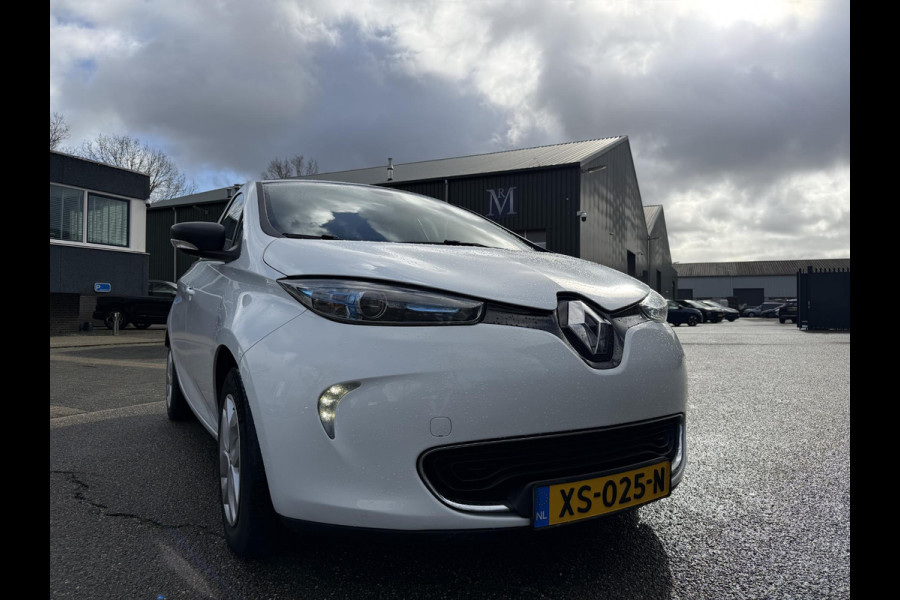 Renault ZOE R90 Life 41 kWh KOOPACCU | SOH 88% | 3-FASE LADER | RENAULT DEALER ONDERHOUDEN | NAVIGATIE | PARKEERSENSOREN | ORIGINEEL NL AUTO (NAP) | CLIMATE CONTROL | RIJKLAAR GELEVERD MET 12 MND BOVAG GARANTIE |