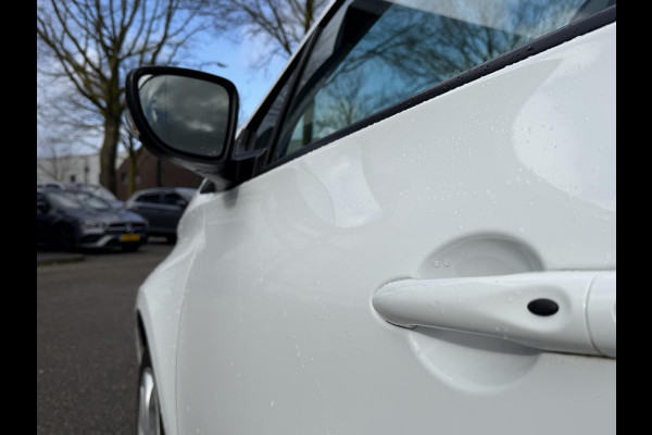 Renault ZOE R90 Life 41 kWh KOOPACCU | SOH 88% | 3-FASE LADER | RENAULT DEALER ONDERHOUDEN | NAVIGATIE | PARKEERSENSOREN | ORIGINEEL NL AUTO (NAP) | CLIMATE CONTROL | RIJKLAAR GELEVERD MET 12 MND BOVAG GARANTIE |