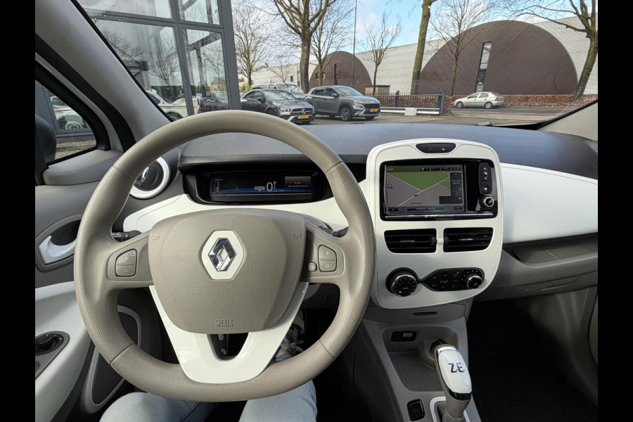 Renault ZOE R90 Life 41 kWh KOOPACCU | SOH 88% | 3-FASE LADER | RENAULT DEALER ONDERHOUDEN | NAVIGATIE | PARKEERSENSOREN | ORIGINEEL NL AUTO (NAP) | CLIMATE CONTROL | RIJKLAAR GELEVERD MET 12 MND BOVAG GARANTIE |