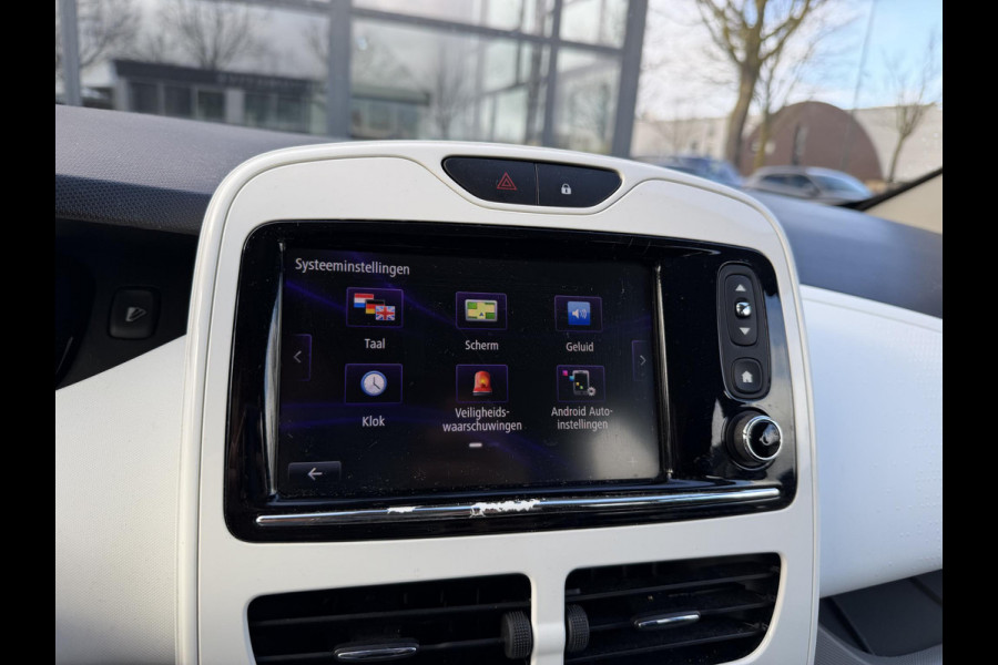 Renault ZOE R90 Life 41 kWh KOOPACCU | SOH 88% | 3-FASE LADER | RENAULT DEALER ONDERHOUDEN | NAVIGATIE | PARKEERSENSOREN | ORIGINEEL NL AUTO (NAP) | CLIMATE CONTROL | RIJKLAAR GELEVERD MET 12 MND BOVAG GARANTIE |