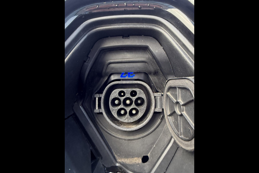 Renault ZOE R90 Life 41 kWh KOOPACCU | SOH 88% | 3-FASE LADER | RENAULT DEALER ONDERHOUDEN | NAVIGATIE | PARKEERSENSOREN | ORIGINEEL NL AUTO (NAP) | CLIMATE CONTROL | RIJKLAAR GELEVERD MET 12 MND BOVAG GARANTIE |